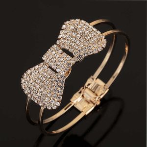 Bangles Silver Plated Pulseiras Bracelet Gold Color Crystal Rhinestone Butterfly Spiral Bangle Bracelet for Women B051 Q0719