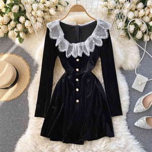 Lady Fashion Black A-Line Платье Женщины Осень и Зима Сладкий Кружева Круглый Воротник Тонкий короткий бархат Vestidos Q479 210527