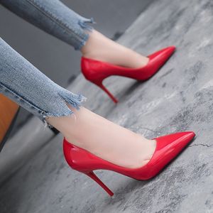 Damenschuhe Koreanische Flachmund-Lackleder-Einzelschuhe Sexy dünne Absätze Nackte Farbe High Heels Einfache elegante Partypumpen Y0406