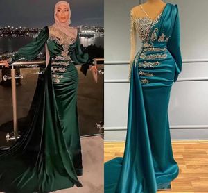 Vestidos de noite muçulmanos verde esmeralda manga longa cristal frisado mancha peru árabe dubai vestido de baile sereia franzido