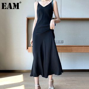 [EAM] Kobiety Czarny Ruffle Slim Silky Elegancka Dress V-Neck Bez Rękawów Luźne Fit Fashion Spring Lato 1DD7320 21512