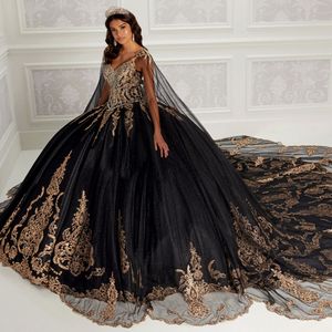 Glitzernde schwarze Perlen-Ballkleid-Quinceanera-Kleider mit langem Cape, Spitze, appliziertes V-Ausschnitt-Abschlussballkleid, Strass-Tüll, süßes 15-Maskenkleid