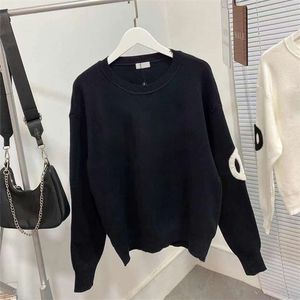 50%rabatt på modedesigner hoodies stickad skjorta hösten vinter kvinnor tröja med pärla dekoration svart vit 2 färger s-l 98310
