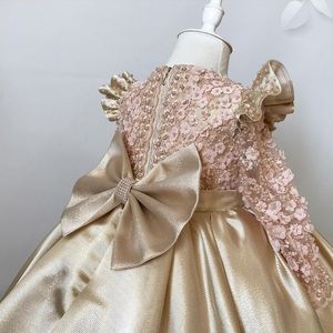 2021 Gold Lace Beaded Flower Girl Dresses Ball Gown Satin Long Sleeves Lilttle Kids Birthday Pageant Weddding Gowns ZJ674194Q