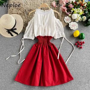 NEPLOE O Neck Pleated Patchwork Lace Kvinnors Klänning Koreansk Casual Off Shoulder Över Knee Robe Solid A Line Slim Waist Vestidos Y0823