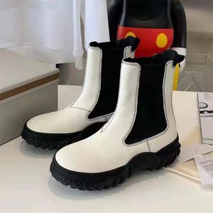 Sportowe Krótkie Buty Kobiety Prawdziwej Skóry Płaskie Chelsea Boot Woman Black White Brown Grube Sole Buty Kobieta