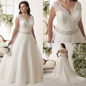 Ny Cap Sleeve Plus Size Bröllopsklänning Robe de Marie V-Neck Ärmlös Bridal Gown Beading Sashes Organza Open Back