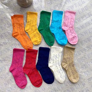 Tasarımcılar mektup bayan çorap iç çamaşırı çok renkli kızlar spor kısa çorap pamuk rahat kadın çorap