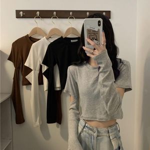 女性のTシャツの女の子シャツショートアッパープルオーバートップ服ファッション2021秋の韓国風ニッチ長袖カットアウトトップス