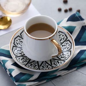 Set di tazze da caffè da viaggio per tè pomeridiano dal design moderno in ceramica bianca di lusso nordico e piattino turco
