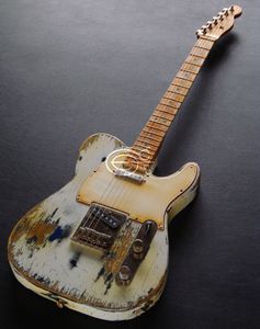 Auf Lager: Schwere Relic-E-Gitarre in Weiß über Schwarz, Griffbrett aus Ahornhals, Tremolo-Brücke, Vintage-Mechaniken