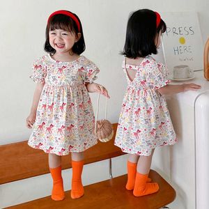 2021 Sommer Blumenmädchenkleid Koreanischer Stil Open Back Prinzessin Kleid Kinderröcke für 1-6 Jahre alt Rosa Fawn Baumwollkleid Q0716