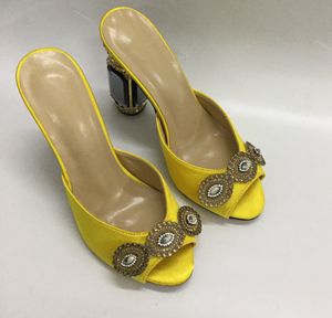 2021 Kadın Bayanlar Gerçek Gerçek Deri Rhinestone Yüksek Topuklu Sandalet Yaz Flip-Flops Terçes Slip-On Gelinlik Gladyatör Ayakkabı Elmas Oy pusulaları 3D