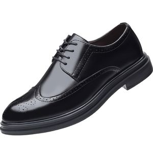 Högkvalitativa klassiska läder män Luxurys Casual Skor Lace-up Bullock Business Dress Oxfords Sko Man Formella Stövlar 38-47