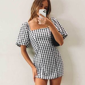 Ilham Siyah Gingham Mini Elbise Kadınlar Için Şişirilmiş Kollu Cuite Elbise Kare Boyun Yeni Yaz Elbise STREETW 210412