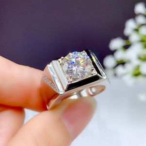2020 Mężczyzna Solitaire CT Laboratorium Sona Diamond Ring Sterling Silver Engagement Wedding Band Pierścienie dla mężczyzn Gemstones Party Jewelry