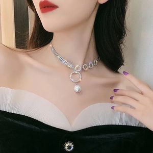 Colares de moda anel de diamante Chain Clavicle Chain Feminino e Americano Líquido Americano Jóias de Jóias de Colar Colo