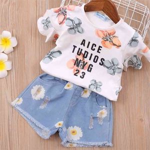 2T Set di vestiti per ragazze Summer Toddler T-shirt a righe con colletto a fiori in stile coreano + pantaloncini di jeans 2 pezzi Kids 210528