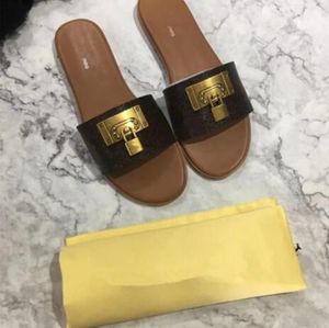 2021slippers مصمم النعال الجلود صندل الشرائح 2 الأشرطة مع تعديل الذهب أبازيم المرأة الصيف الوجه يتخبط لديهم مربع حجم 35-42--01