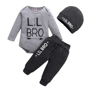 Bahar Yenidoğan Bebek Erkek Giyim Oddu Mektup Baskılı Uzun Kollu Romper + Baskılı Pantolon + Şapka Seti 0-18 M Yeni Stil G1023