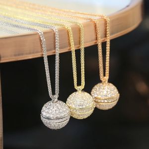 Collana a catena in oro 18 carati con lettera incisa da donna stile moda Europa America con impostazioni Ciondolo a sfera tonda con diamanti pieni 3 colori