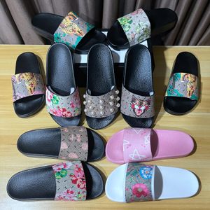 Designer Slide tofflor Kvinnor Geranium Men Sandal Quality Fashion Slippers Fashion Sandals Mens and Womens tofflor Flats Tistrar Designer Sandaler