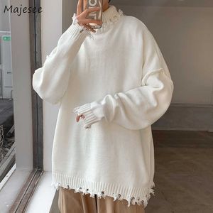 Swetry Mężczyźni Ripped Hole Nieregularne dziewiarskie ciepłe Baggy Mock Neck sweter Moda Para Koreański Styl All-Mecz Streetwear Nowy Y0907