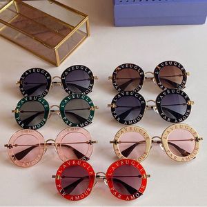 Kvinnor Solglasögon Klassisk Fashion Party Round Retro Style Black Letter Frame With Bee Glasses 0113s ​​Toppkvalitet UV 400 Lens