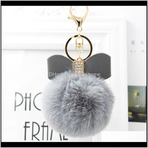 Nyckelringar mode aessories dropp leverans 2021 diamant fjäril härlig fluffig boll kedja pompom konstgjord kanin päls keychain kvinnor bilväska