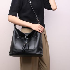 Klassische schwarze Tote Handtaschen für Frauen große Kapazität Schultertasche Vintage Quaste Umhängetasche Luxus Leder Lady Messenger Cross Body