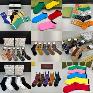 High Street Algodão Meias Homens Mulheres Elastic Designer Meias Ao Ar Livre Lover Skate Sock