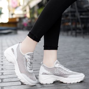2021 Tasarımcı Koşu Ayakkabıları Kadınlar Için Beyaz Gri Mor Pembe Siyah Moda Erkek Eğitmenler Yüksek Kaliteli Açık Spor Sneakers Boyutu 35-42 SD
