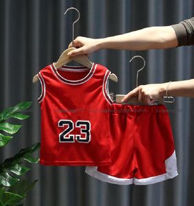 男の子の服セット2021夏の子供服のバスケットボールユニフォームのスーツ男の子の女の子スポーツ衣装2pcsデザイナー子供幼児の衣装