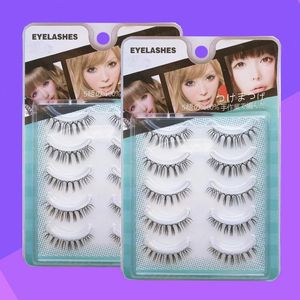 Japanische 5 Paare natürliche falsche Wimpern schlanke realistische konische Wimpern Kreuz weiche kurze gefälschte handgemachte Make-up-Tool