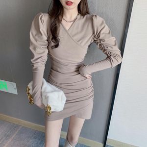 Spring And Autumn Women's V-Neck Long-Sleeved Solid Color Tight Dress 210514