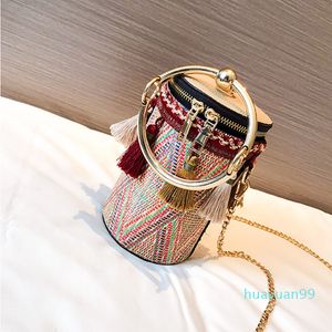 Kvinnors Tassels Straddle Shoulder Single Bag Bucket Woven Clan Straw New Chain Leisure Name Wind Fashion Handväska