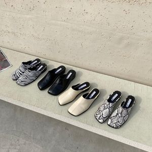 Zebra mönster med häl Utomhus Slippers Kvinnor Vintage Square Toe Snakeskin Slides Sexiga Designer Mules Skor