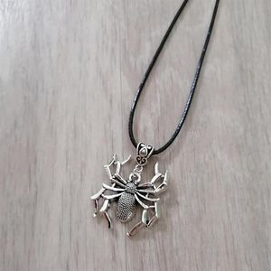 Spider Black Cord Gothic Ketting Hanger Charm Witch Jewelry Dames Gift Delicate en Mooie Groothandel Verklaring Kettingen