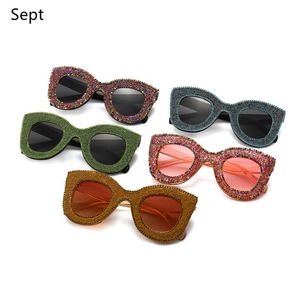 Solglasögon 2021 Eyewear Oversized Cat Eye Women Diamond Rhinestone Glitter Men UV400