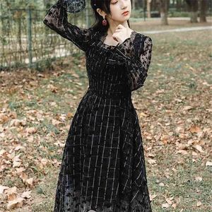 Svart Plaid Square Collar Dress Woman Full-Sleeve Casual Flocking Asymmetric Kvinna Vintage Style Vestido 210603