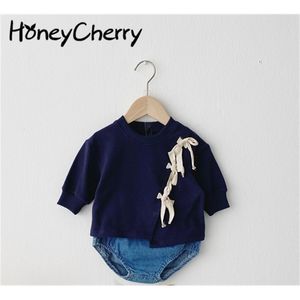 Frühling koreanische Baby Mädchen Schatz Bogen Split unregelmäßige Pullover Denim Shorts zweiteilige Anzug Kleidung 210515