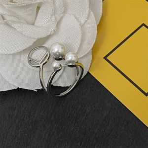 Projektant Pearl Pierścionki Moda Złote Litery Kobiety Ring Wysokiej Jakości Projektanci Biżuteria Kobiet Dla Party Gift Classic Diamond Love Pierścienie