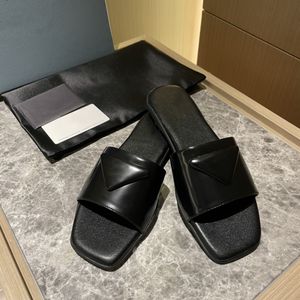 Летние плоские полные тапочки для женщин с квадратными носят кожаные роскоши дизайн тапочки ежедневные универсальные сандалии путешествия