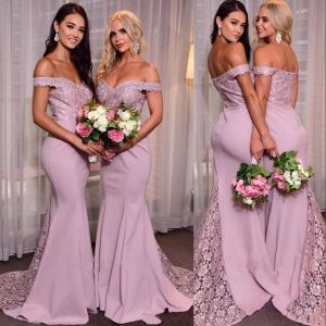 2022 Blush Rosa Vintage Afican Bridesmaid Dresses Off Axel Sträcka Lace Satin Mermaid Long Floor Längd Plus Storlek Bröllop Guest Maid of Honor Gowns CG001