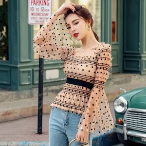 Sommar Kvinnor Retro Polka Dot Crop Blouse Slash Neck Puff Lång Flare Ärm Chic Kvinna Sexig Stretch Slim Mesh Tröja Toppar 210416