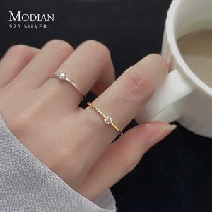 Стерлинговое серебро 925 Светодиодные четкие CZ Slim Statable Finger Ring для женщин Мода Party General Hewelry Год 210707