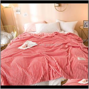 Kraliçe Battaniye Kırmızı toptan satış-Karpuz Kırmızı Renkli Battaniye Yataklar Için Tek Kraliçe Flanel Mercan Polar Battaniye Yatakta Yumuşak Sıcak Kalınlık Yatak Örtüsü CF2R VO0U1