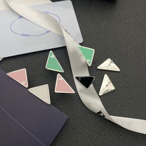 Orecchini a bottone con lettera triangolare di alta qualità con timbro Accessori di gioielli di moda per la festa regalo YPS7