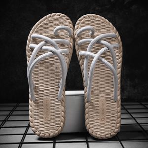 Massage Flip-Flops Sommar Mäns Koreanska Student Tofflor Strand Sandaler Bekväma Casual Shoes Fashionable Home Wear Män Tjocka Solor