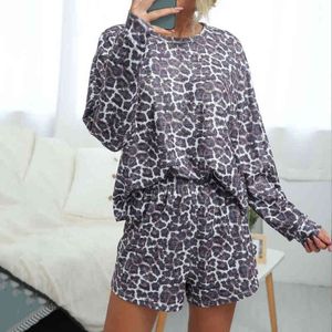 Стиль Pajamas Leopard Print Повседневная двухцентная домашняя набор 2 частей нарядов для женщин Винтажные полноценные шорты для женщин наборы одежды 210514